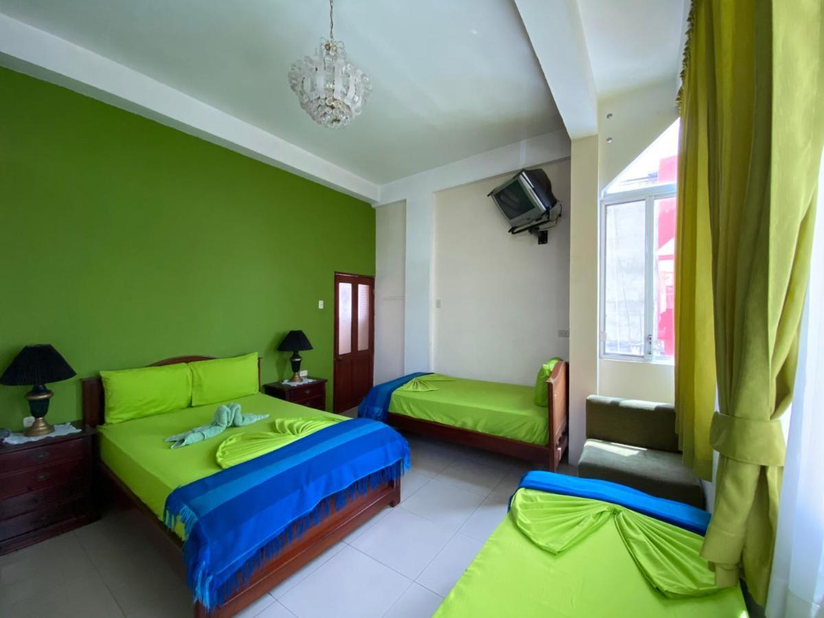 Hostal Puerto Azul Manta Buitenkant foto